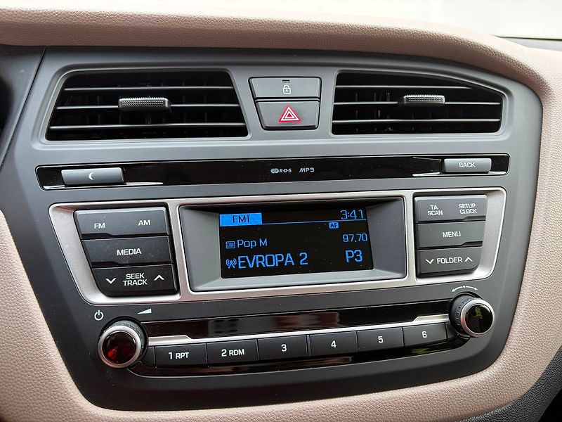 Hyundai i20 1.2 i, ČR, 1.Maj, 23 tkm - fotka 16 z 21