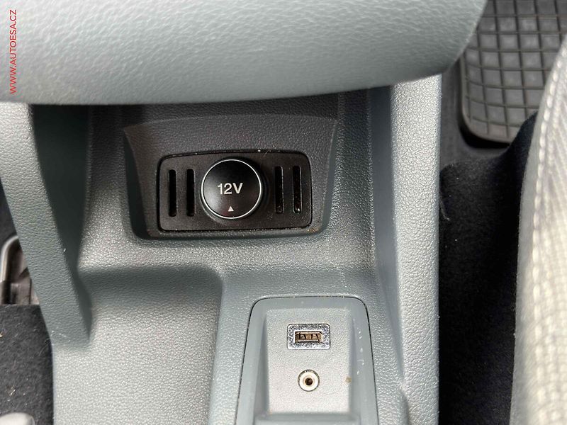 Ford C-MAX (2013) 1.6 TDCI, AC, temp - fotka 16 z 19