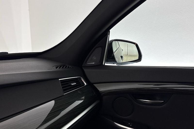BMW Řada 5 535xdGT - fotka 16 z 24