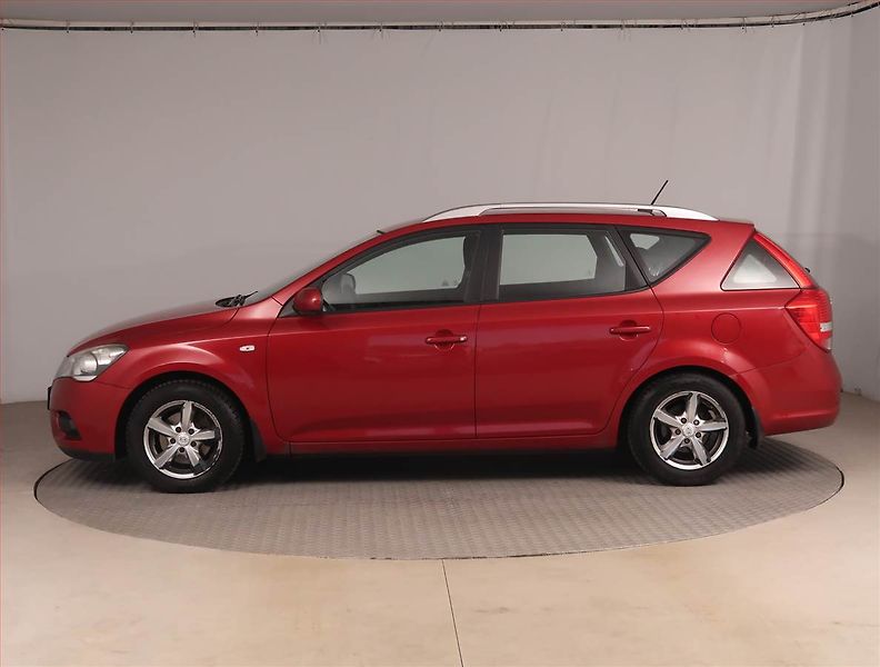 Kia Ceed (2010) 1.6 CRDi, po STK, zamluveno - fotka 3 z 15