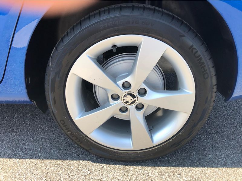 Škoda Rapid 1.2 TSi 63kW AMBITION FRESH - fotka 14 z 27