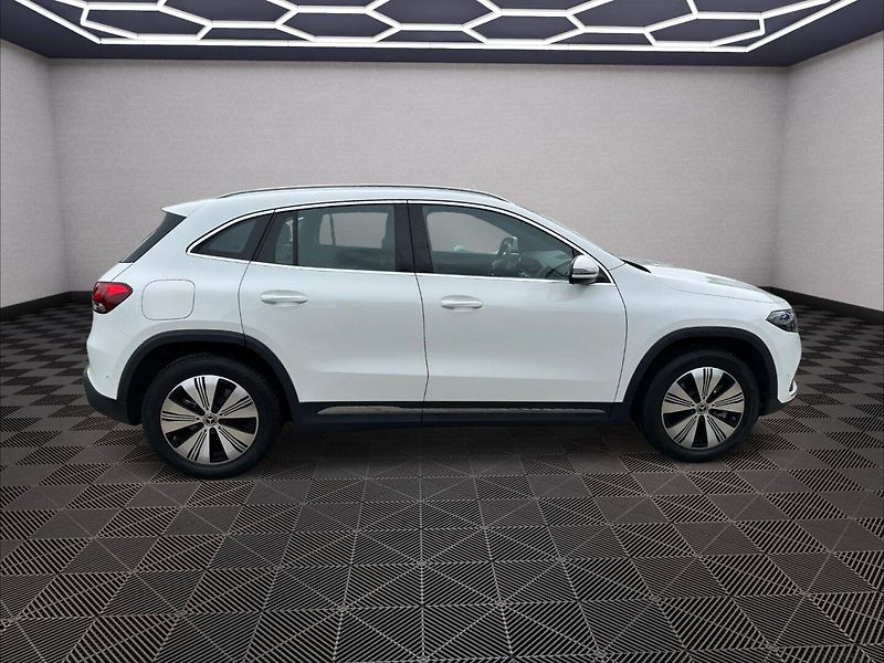 Mercedes-Benz EQA (2023) 250 69,7 kWh - fotka 8 z 29