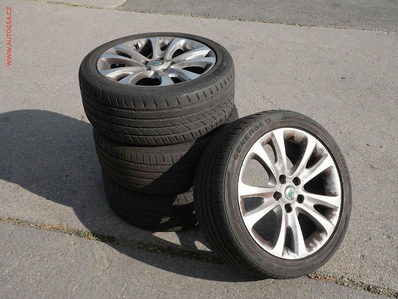 Škoda Superb (2012) 2.0TDi 4x4, Elegance, DSG - fotka 27 z 28