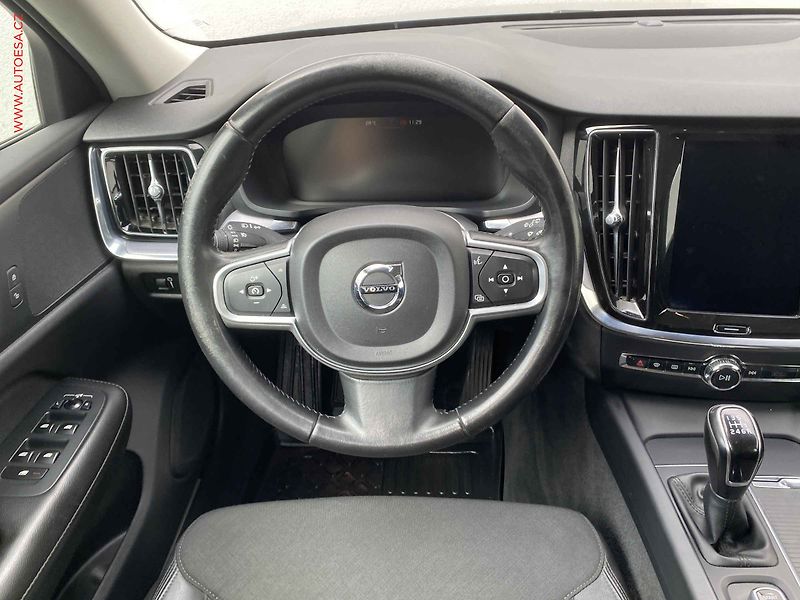 Volvo V60 (2018) 2.0d, Navi, LED, AC - fotka 11 z 18