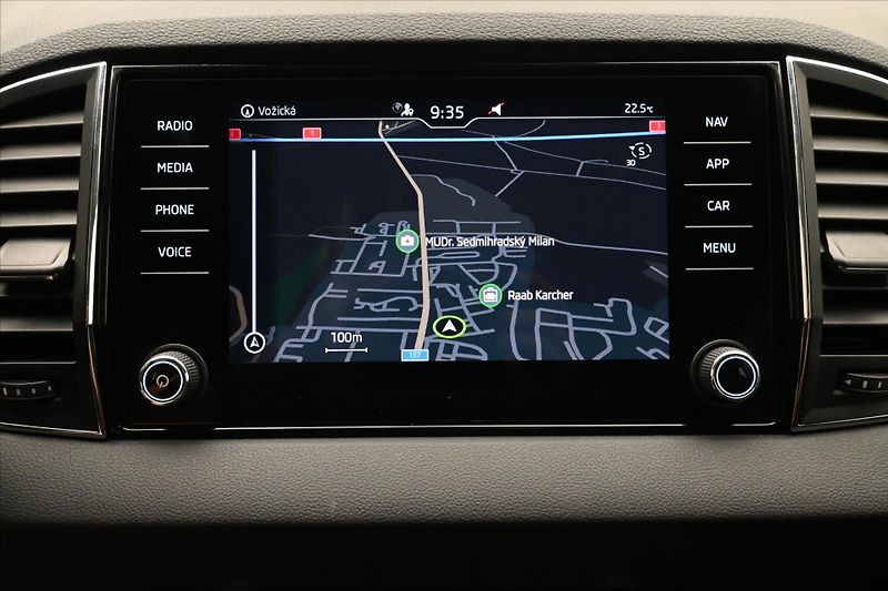 Škoda Karoq 2,0 TDI 110 kW VIRTUAL Kamera - fotka 20 z 30