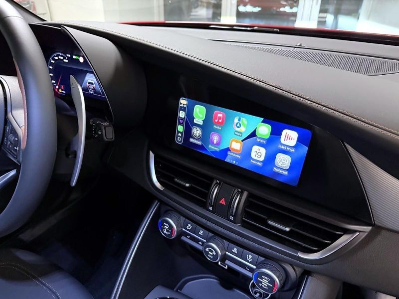 Alfa Romeo Giulia (2026) 2.0T 280k AT8 ZF Q4 4x4 Intens - fotka 13 z 23