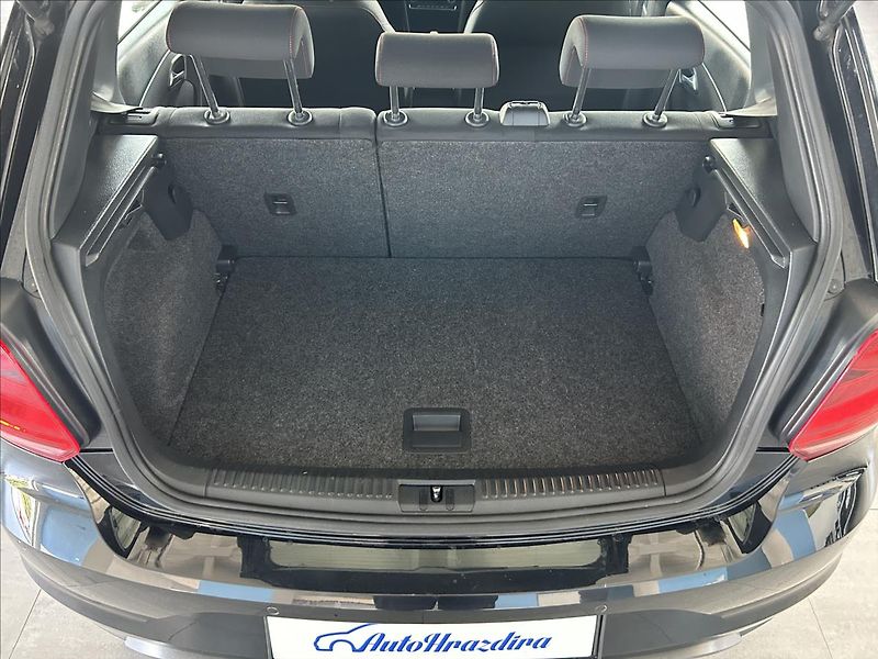 Volkswagen Polo 1,8   GTI,TSI 141kW,SERVISKA - fotka 24 z 26