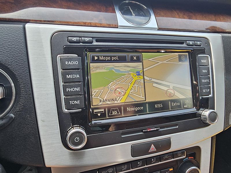 Volkswagen Passat Variant (2011) B7 2.0TDI INDIVIDUAL  - fotka 14 z 19
