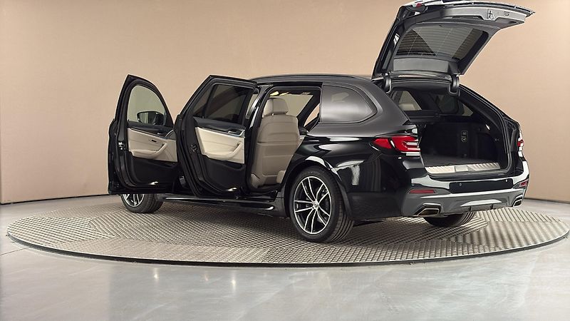 BMW Řada 5 530e AUT xDrive M-paket Tourin - fotka 7 z 30