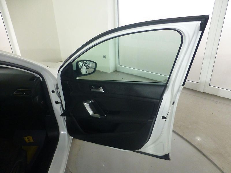 Peugeot 308 (2016) 1,6HDI*NAVIGACE*ALU**FULL LED* - fotka 18 z 26
