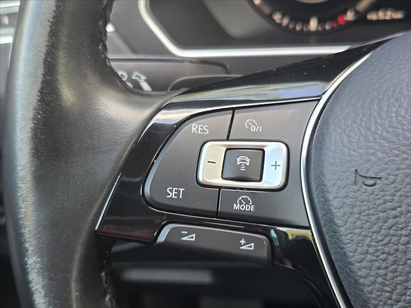 Volkswagen Tiguan 2,0 TDi 4x4 DSG Highline ČR 1. - fotka 14 z 21