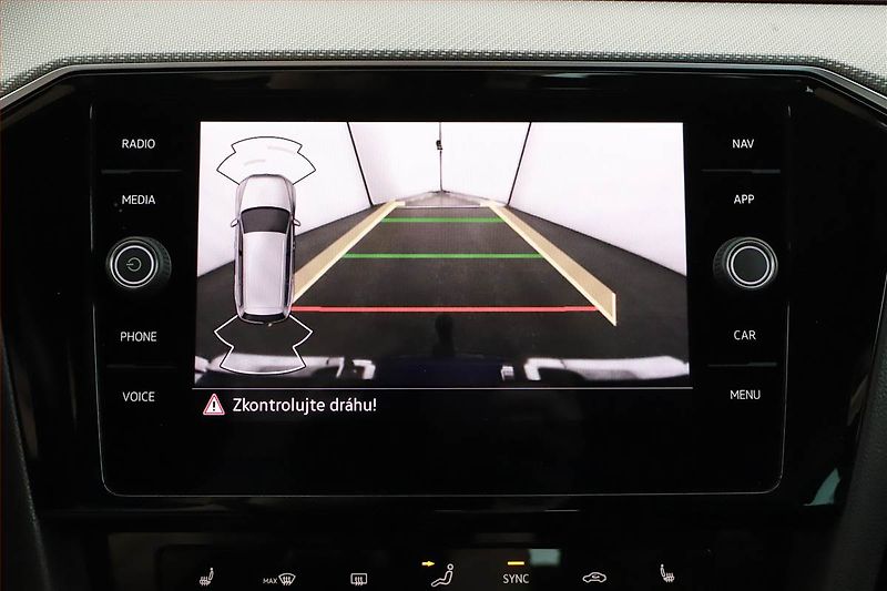Volkswagen Passat (2022) 2.0 TDI - fotka 10 z 27