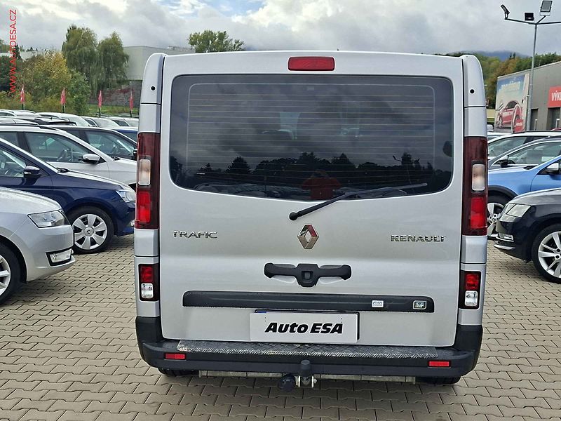 Renault Trafic (2019) 1.6dCi L2 9míst, 2.maj, AC - fotka 5 z 21