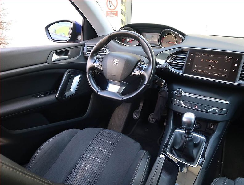 Peugeot 308 (2018) Active Pack 1.2 PureTech - fotka 7 z 17