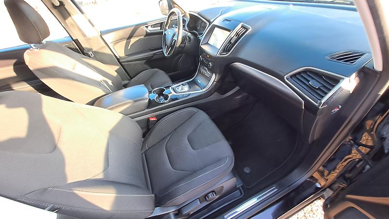 Ford S-MAX 2.0 EcoBlue Titanium REZERVACE - fotka 8 z 30