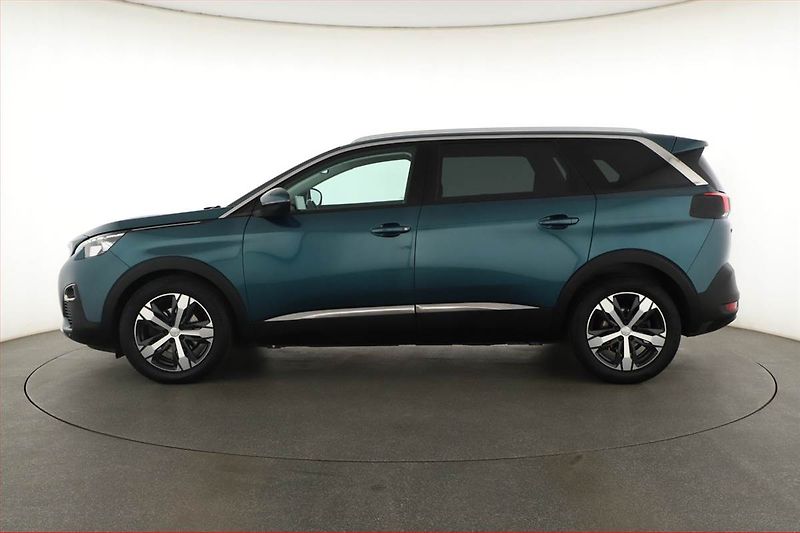 Peugeot 5008 (2018) Allure 1.6 BlueHDi, 7 míst - fotka 3 z 19