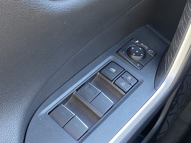 Toyota RAV4 2.5Plug-in, ČR, Selection, 4x4 - fotka 27 z 36