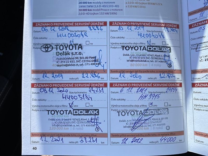 Toyota Corolla 1.6i, ČR, Executive, záruka - fotka 16 z 18