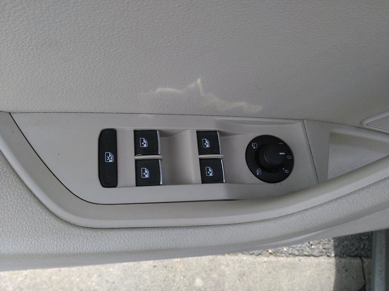 Škoda Superb 2,0 TDI /110 kW/ - fotka 11 z 33