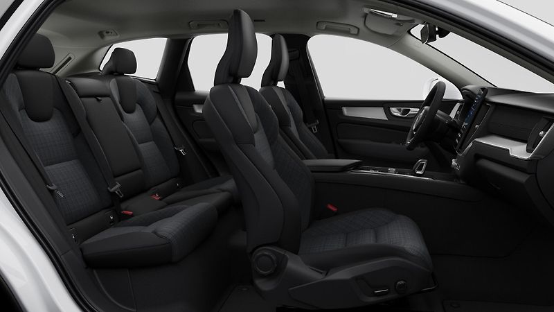 Volvo XC60 (2026)  B5 AWD AUT ESSENTIAL - fotka 4 z 10