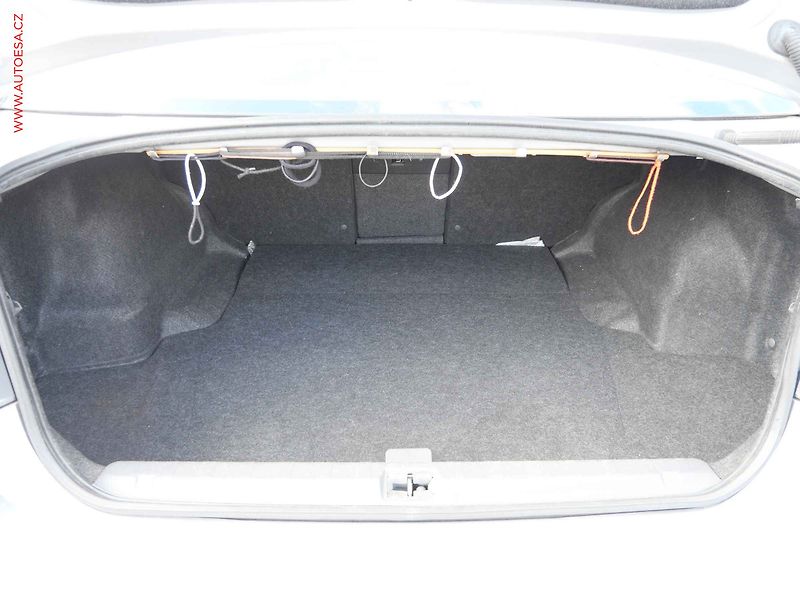 Subaru Legacy (2011) 2.5i 4x4, 1.maj,ČR, AT - fotka 7 z 17