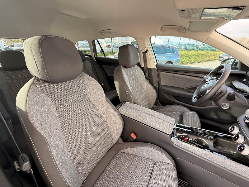 Škoda Superb (2024) COMBI SELEC TD 110/2.0 A7F - fotka 20 z 35