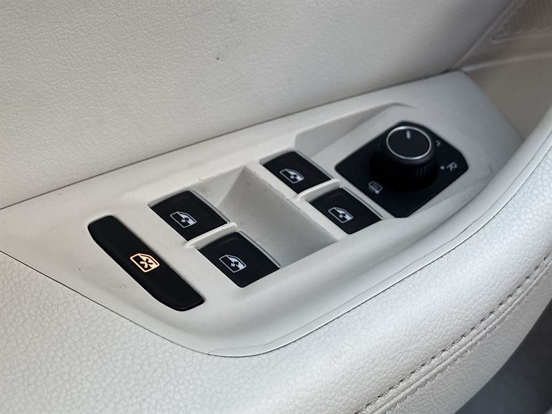 Volkswagen Passat (2018) Variant 2.0 TDI 4Motion DSG Hi - fotka 16 z 27