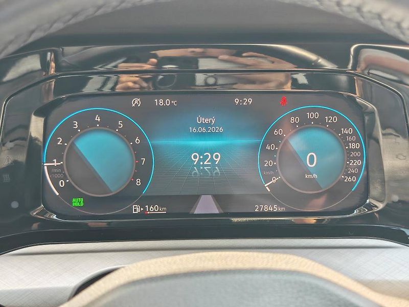 Volkswagen Golf Life 6G 1,0TSi - fotka 12 z 22