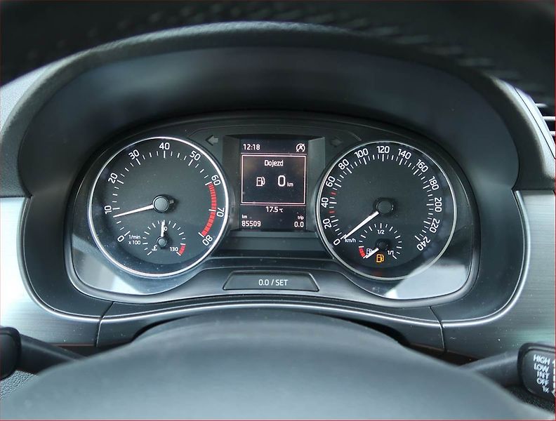 Škoda Fabia (2015) Style 1.2 TSI, Tempomat - fotka 9 z 13