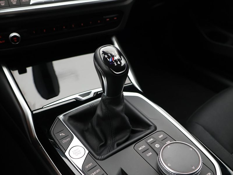 BMW Řada 3 Touring 2,0 320d 140kW CZ DPH - fotka 23 z 35
