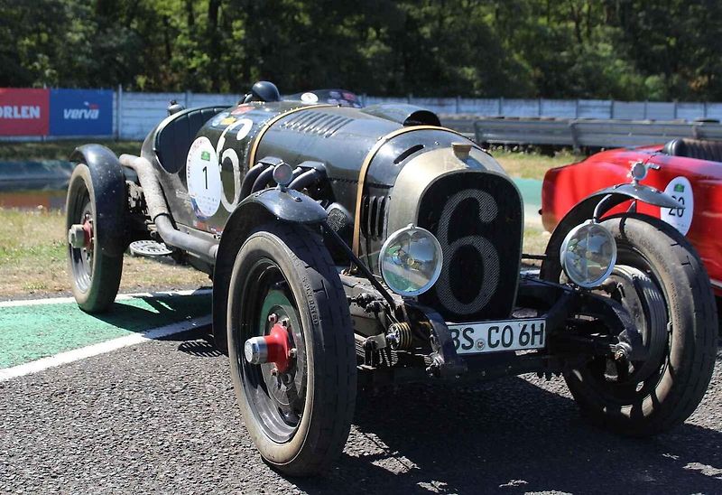 Perlou letošního ročníku Sachsen Classic Rallye byl 102 let starý vůz Cunningham V5 Special.