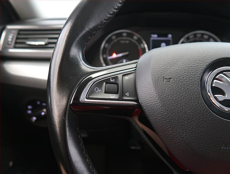 Škoda Superb (2015) Ambition 1.8 TSI, Automat - fotka 16 z 23