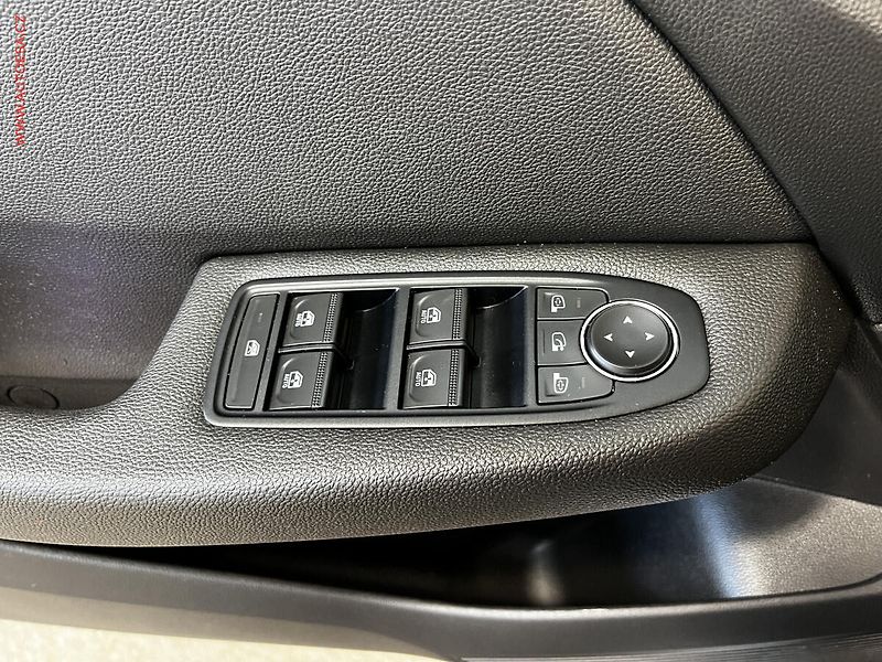 Renault Clio (2022) 1.0 TCe, 1.maj,ČR, Intense - fotka 12 z 15