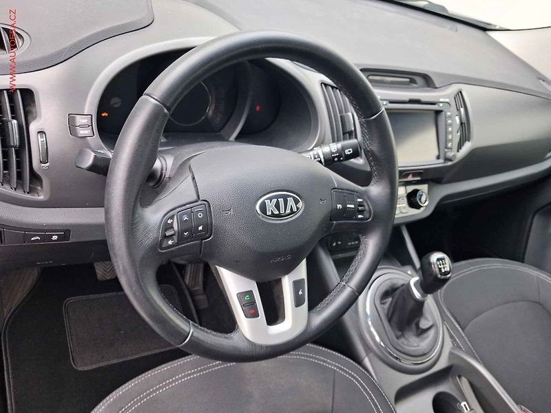 Kia Sportage (2013) 1.6 GDi, Panor, navi - fotka 13 z 21