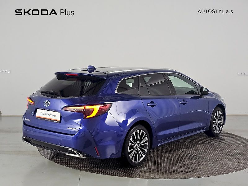 Toyota Corolla (2024) TS 1.8HEV 140k STYLE - fotka 2 z 23