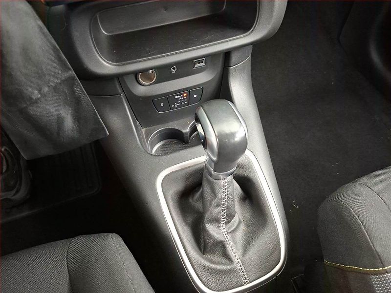 Citroën C3 (2017) 1.2 PureTech, Automat, Navi - fotka 15 z 15