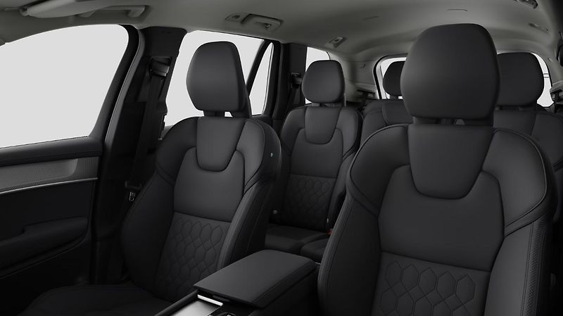 Volvo XC90 (2026) B5 AWD CORE 7míst AUT - fotka 3 z 20