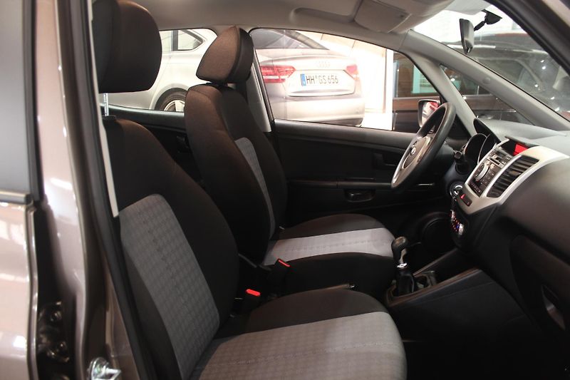 Kia Venga (2016) 1.4 66kW Klima ČR - fotka 21 z 30