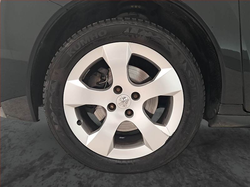 Peugeot 3008 (2012) 2.0 HDi, Navi, Tempomat - fotka 15 z 16