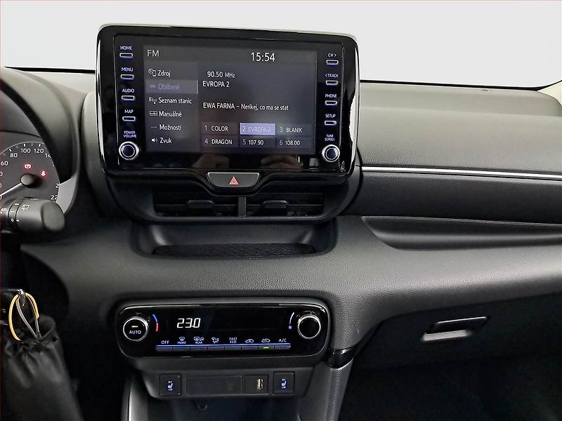 Toyota Yaris (2021) 1.5 VVT-i Hybrid, Automat, ČR - fotka 12 z 17