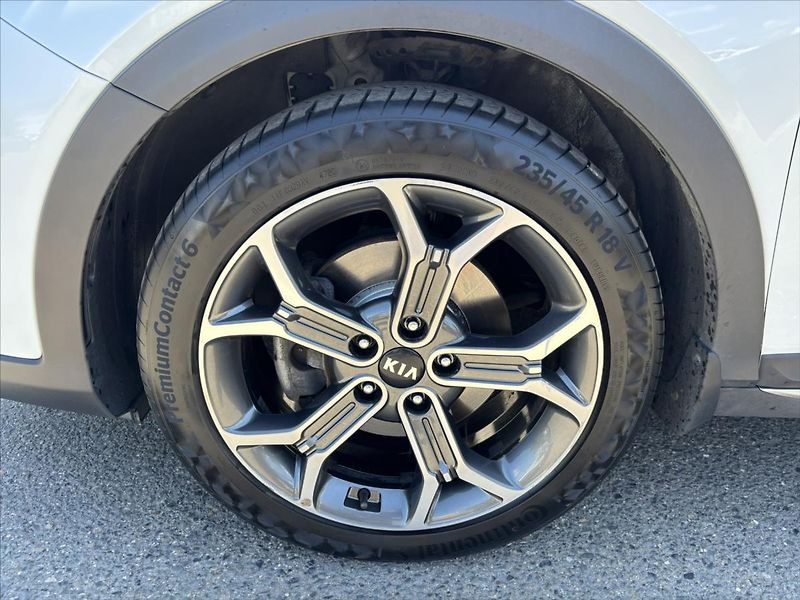 Kia XCeed 1,5 TGDi TOP ZÁRUKA KAMERA NAV - fotka 37 z 43