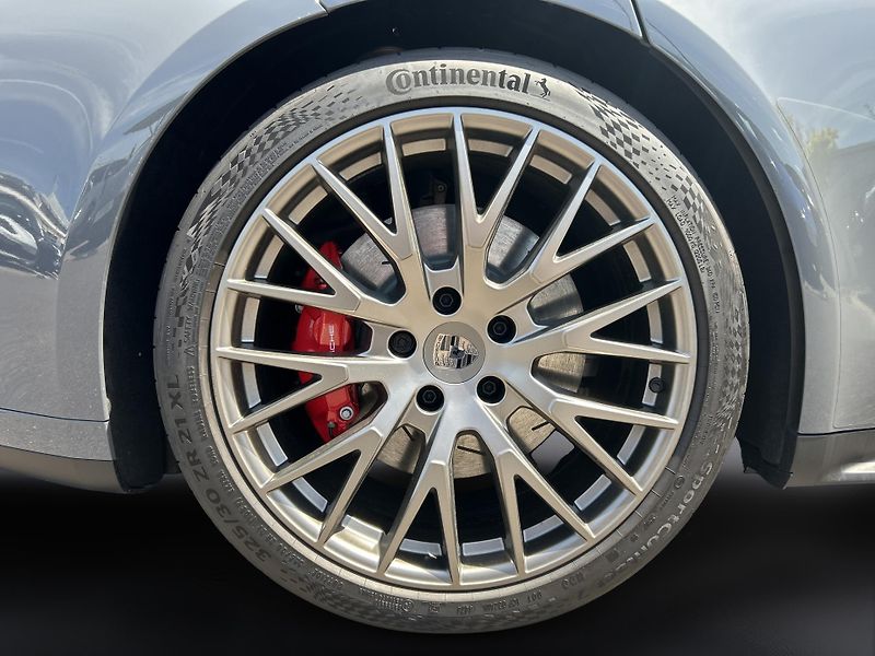 Porsche Panamera (2025) Turbo E-Hybrid - fotka 13 z 30