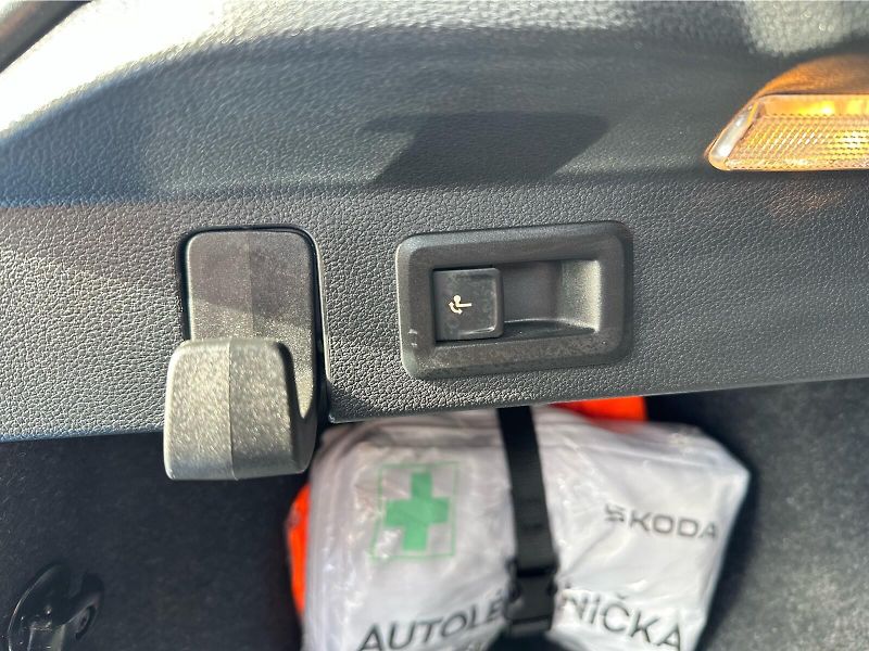Škoda Scala 1,5 TSI / 110 kW Monte Carlo, - fotka 16 z 24