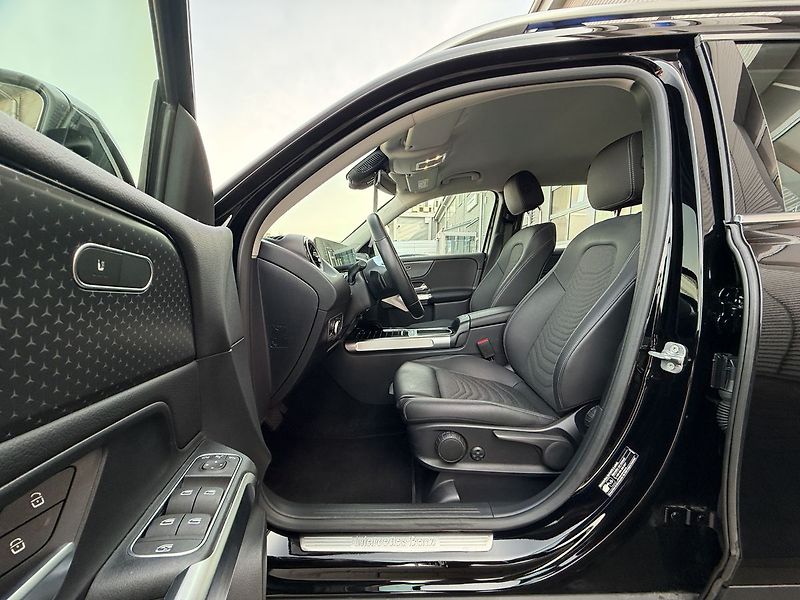 Mercedes-Benz GLB 180d - fotka 15 z 32