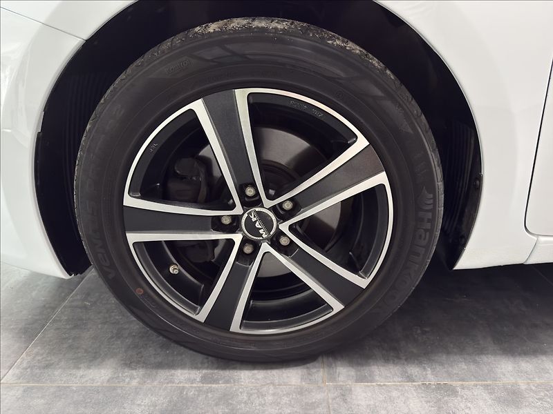 Kia Ceed 1,6   GDI KAMERA VÝHŘEV 61TKM - fotka 27 z 31