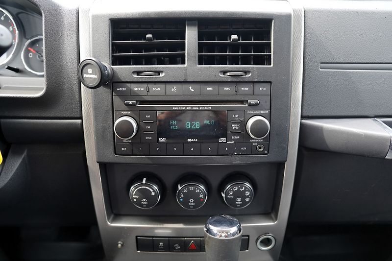 Jeep Cherokee 2.8 CRD L/automat/tažné/klima/ - fotka 34 z 37