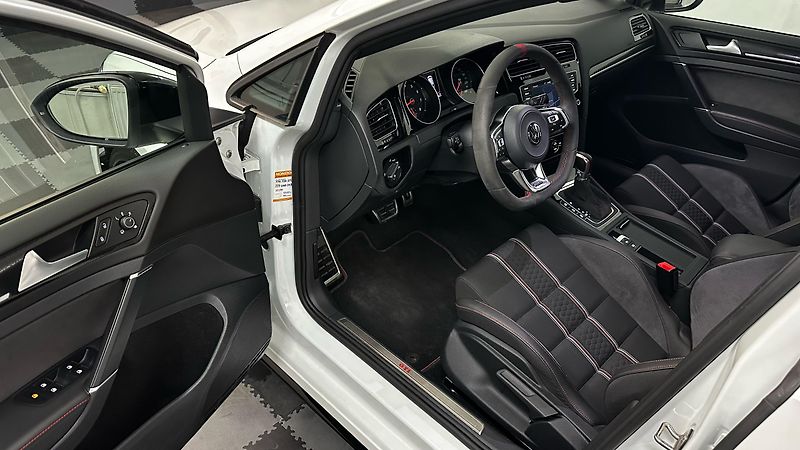 Volkswagen Golf RECARO / REMUS / TOP STAV - fotka 29 z 43