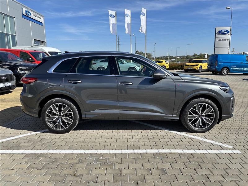 Audi Q5 2,0 TDI 150kW S-Line quattro - fotka 6 z 52