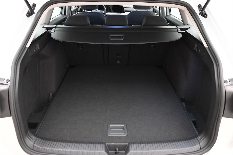 Volkswagen Golf 2,0 TDI 85kW DSG Life Záruka a - fotka 10 z 30