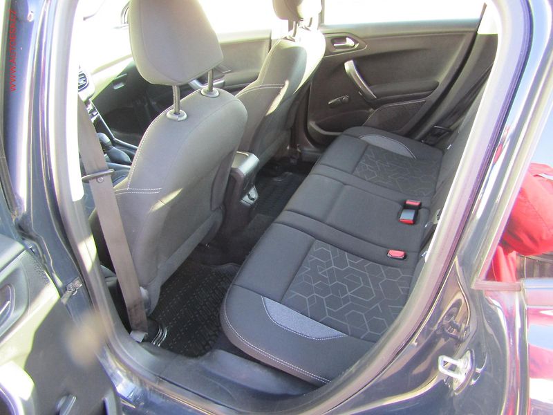 Peugeot 2008 (2018) 1.2 PT, ČR, Active - fotka 10 z 16